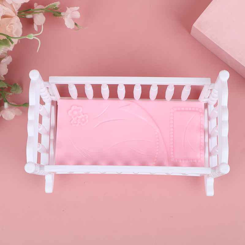Baby Nursery Pink - ของเล่นเขย่ามือเด็กเล็ก สีชมพูขาว ของตกแต่งบ้านตุ๊กตา เปลเด็ก โมเดลเตียงเด็ก ของตกแต่งฉากห้องเด็ก